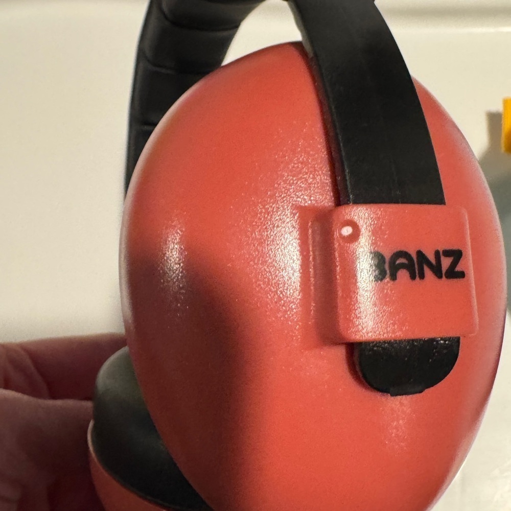 🎊HP🎉 NWOT BaBy BanZ Red Black Over-Ear Sound Proof Headphone Toddler Infant Baby - Picture 3 of 4
